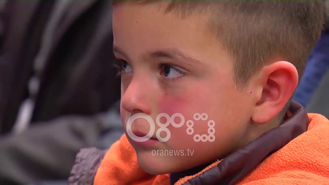 Ora News - Xhaçka feston me fëmijët e ushtarakëve në mision: Krenarë për prindërit tuaj