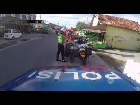 Bonceng Kedua Adiknya Tanpa Helm, Sang Kakak Nangis Saat Ditilang - 86