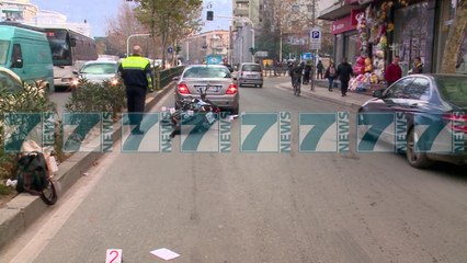 AKSIDENTOHET NJE PATRULLE POLICIE ME MOTORR - News, Lajme - Kanali 11