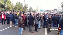 Report TV - Në ditën e 5-të të protestës, naftëtarët në Fier pa paga dhe sigurime