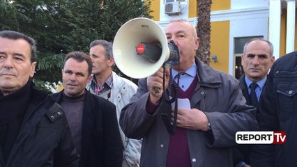 Report TV - Mungesa e pagave dhe siguracioneve, naftëtarët e Fierit nisen në këmbë drejt Tiranës
