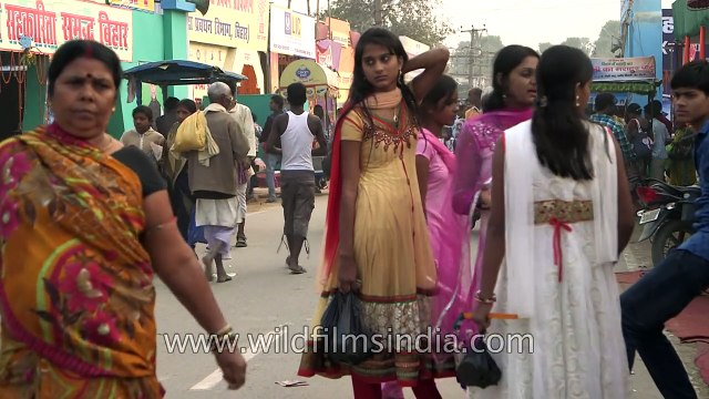 Girls and boys of Bihar- Crowded streets of Sonepur during Mela