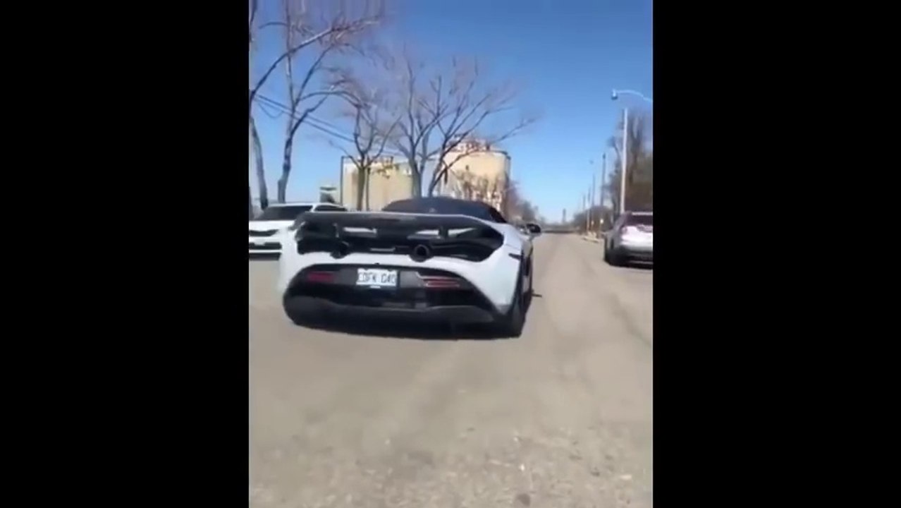 Ce jeune riche explose sa McLaren 720s dans une Audi R8