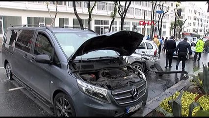 Fatih'te Zincirleme Trafik Kazası: 2 Yaralı