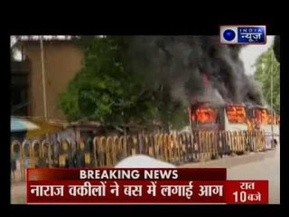 वकील की बीच सड़क पर गोली मारकर हत्या,  नाराज वकीलों ने फूंकी बस: इलाहाबाद