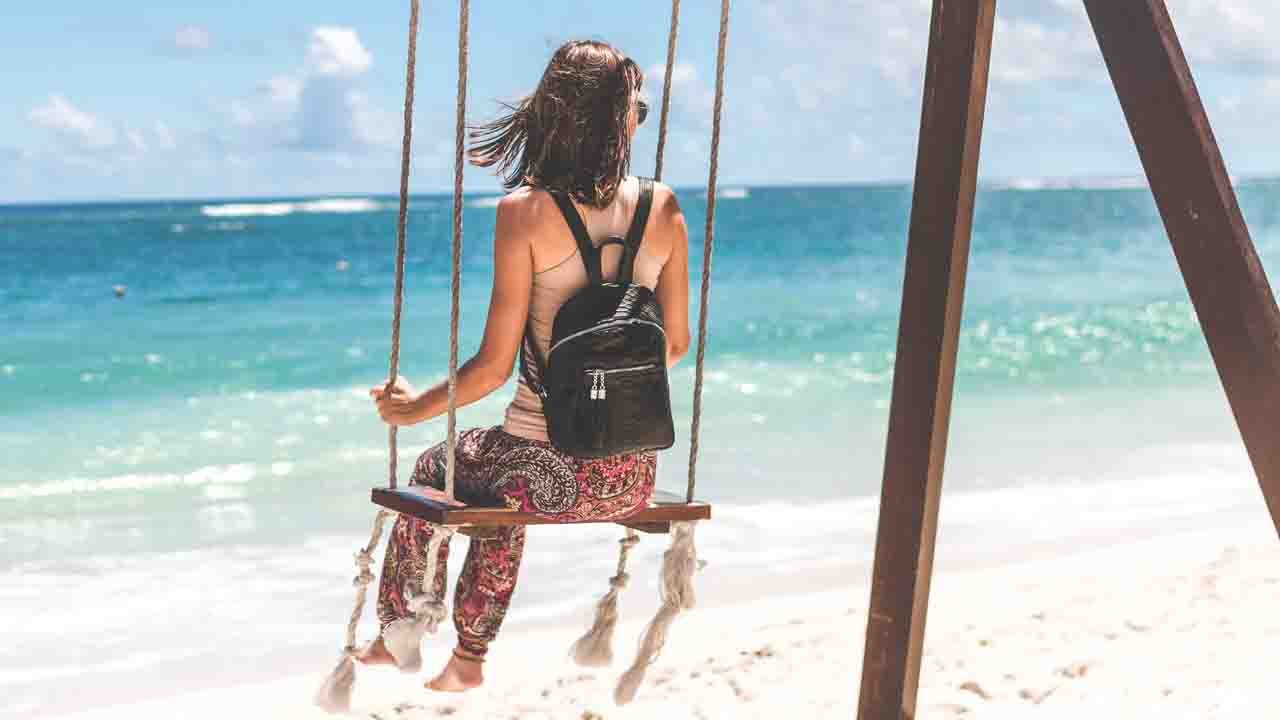 Beach Holiday: Things to Must Pack | Beach holidays पर जाएं, तो ज़रूर पैक करें ये 5 चीज़ें | Boldsky