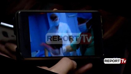 Report TV - Vjen në jetë Lael, fëmija i parë i vitit 2018