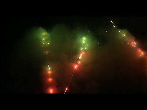 Ora News - Viti i Ri, spektakël fishekzjarresh dhe atmosferë festive në Sheshin Skënderbej