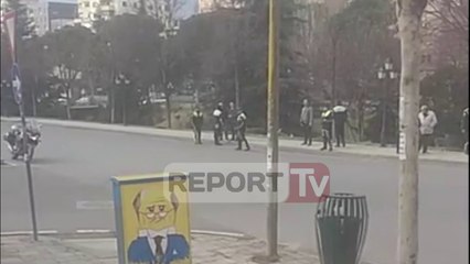 Aksident te Ali Demi , motorri përplaset me biçikletën dhe del jashtë rruge, plagosen dy drejtuesit