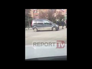 Aksident te Ali Demi , motorri përplaset me biçikletën dhe del jashtë rruge, plagosen dy drejtuesit