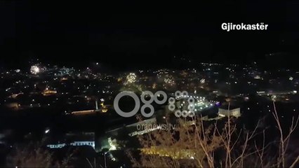 Ora News - Festimi i natës së Vitit të Ri në Gjirokastër