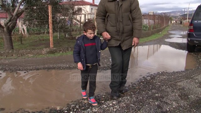 Fshati pa tokë e rrugë, banorët: Na kanë harruar - Top Channel Albania - News - Lajme