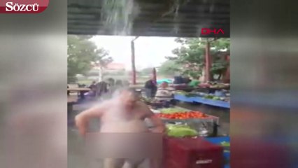 Kapalı pazarın çatısı akınca esnaf çılgına döndü! Soyundu ve suyun altına girdi