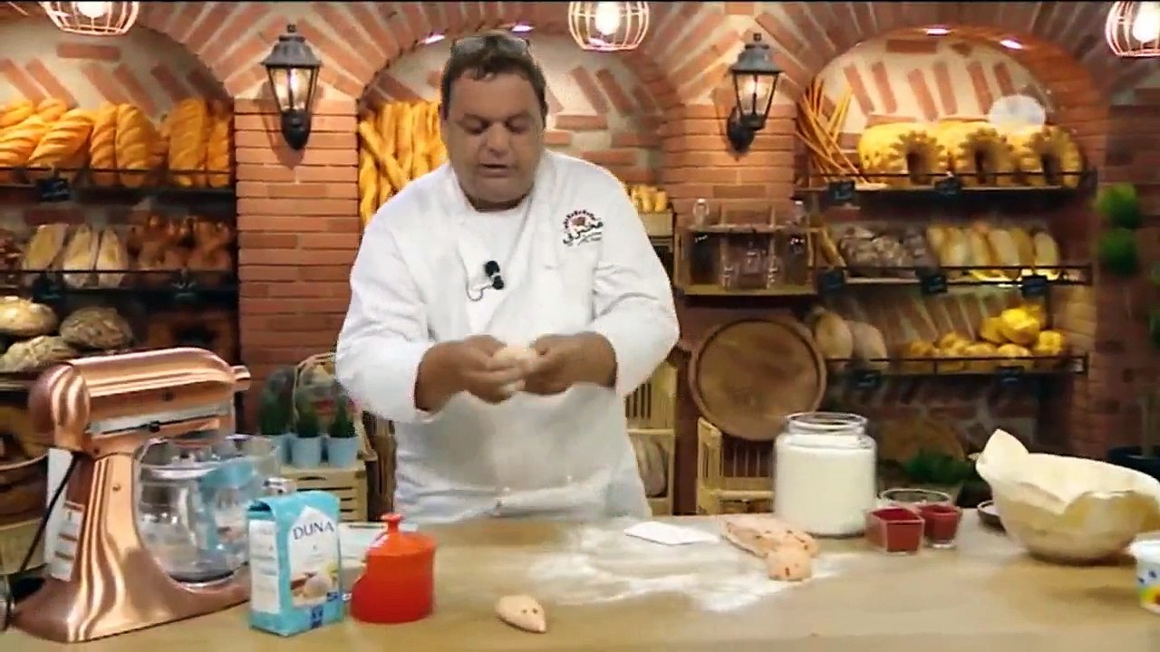 ‫طريقة تحضير خبز بالبابريكا خبز بالأعشاب العطرية من برنامج مخبزتي الشاف مجدوب بن برنو