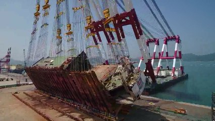 마침내 드러난 세월호 좌현...충돌 흔적 안 보여 / YTN