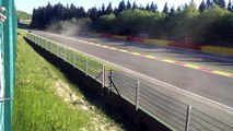 Une voiture s'envole sur le circuit de Spa-Francorchamps