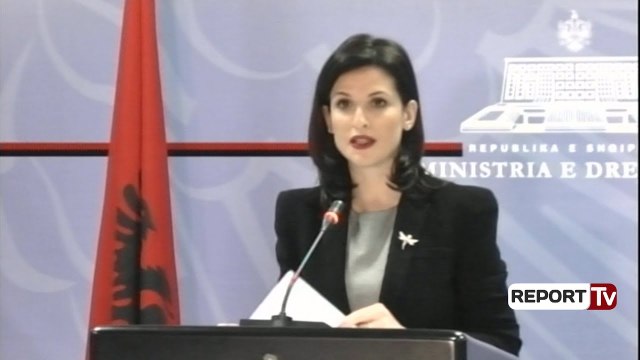 Report TV - Ministrja e Drejtësisë, Gjonaj shkarkon 8 punonjës të Hipotekave, zvarritën çështjet