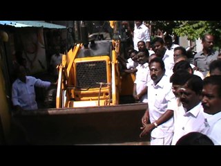 பெண்கள் மத்தியில் சர்ச்சையான அமைச்சர் செல்லூர் ராஜு-வீடியோ