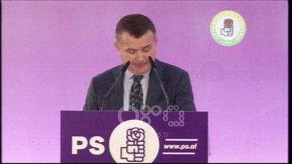 Ora News - Balla flet për çizmet e Kryemadhit: Nuk e meriton Shqipëria vallen e çizmeve firmato