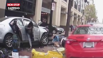 Des passants tentent de soulever une voiture pour sauver deux personnes écrasées (Vidéo)