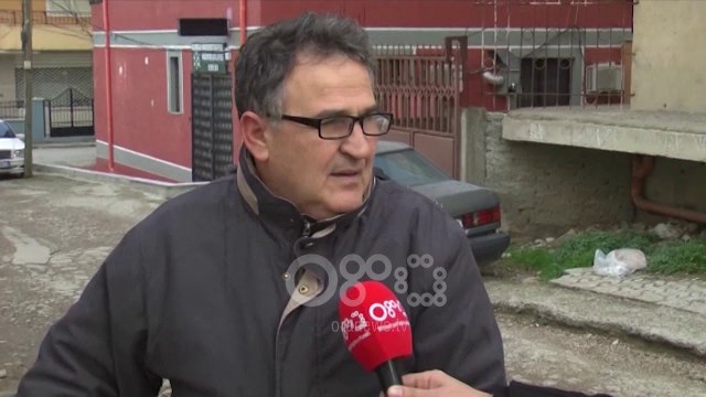 Ora News - Baltë në dimër dhe pluhur në verë, banorët ankohen për rrugën e Maternitetit