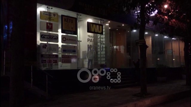 Ora News - Fier, maskat grabisin 70 mijë lekë në një pikë të këmbimit valutor