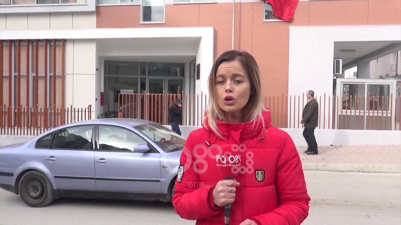 Ora News -   Rrokada e prokurorëve, kush dorëzoi çelësat e zyrës dhe kush refuzoi
