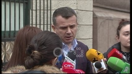 Ora News - PD kërkoi dorëheqjen e Gramoz Ruçit, Balla thotë askush s'ia vuri veshin