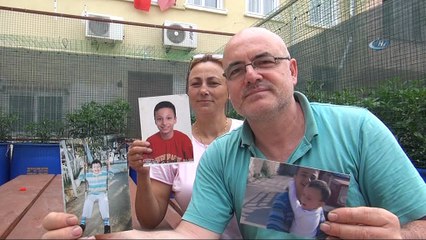 Çocukların oynamadığı engelli oğluna özel park kurdu