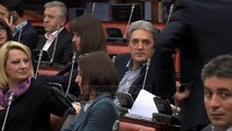 Shqipja gjuhë zyrtare, Kuvendi në Maqedoni voton ligjin  - Top Channel Albania - News - Lajme