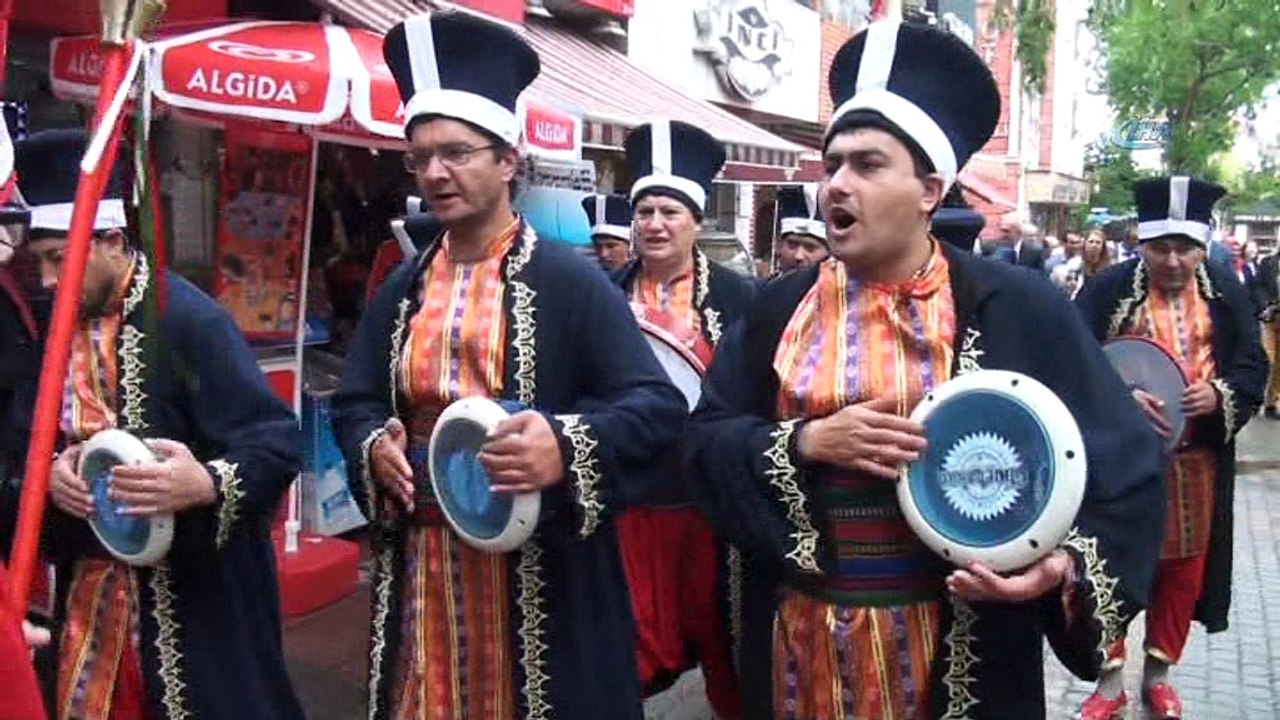 İşitme engelliler işaret diliyle İstiklal Marşı'nı okudu