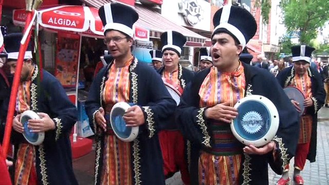 İşitme engelliler işaret diliyle İstiklal Marşı'nı okudu