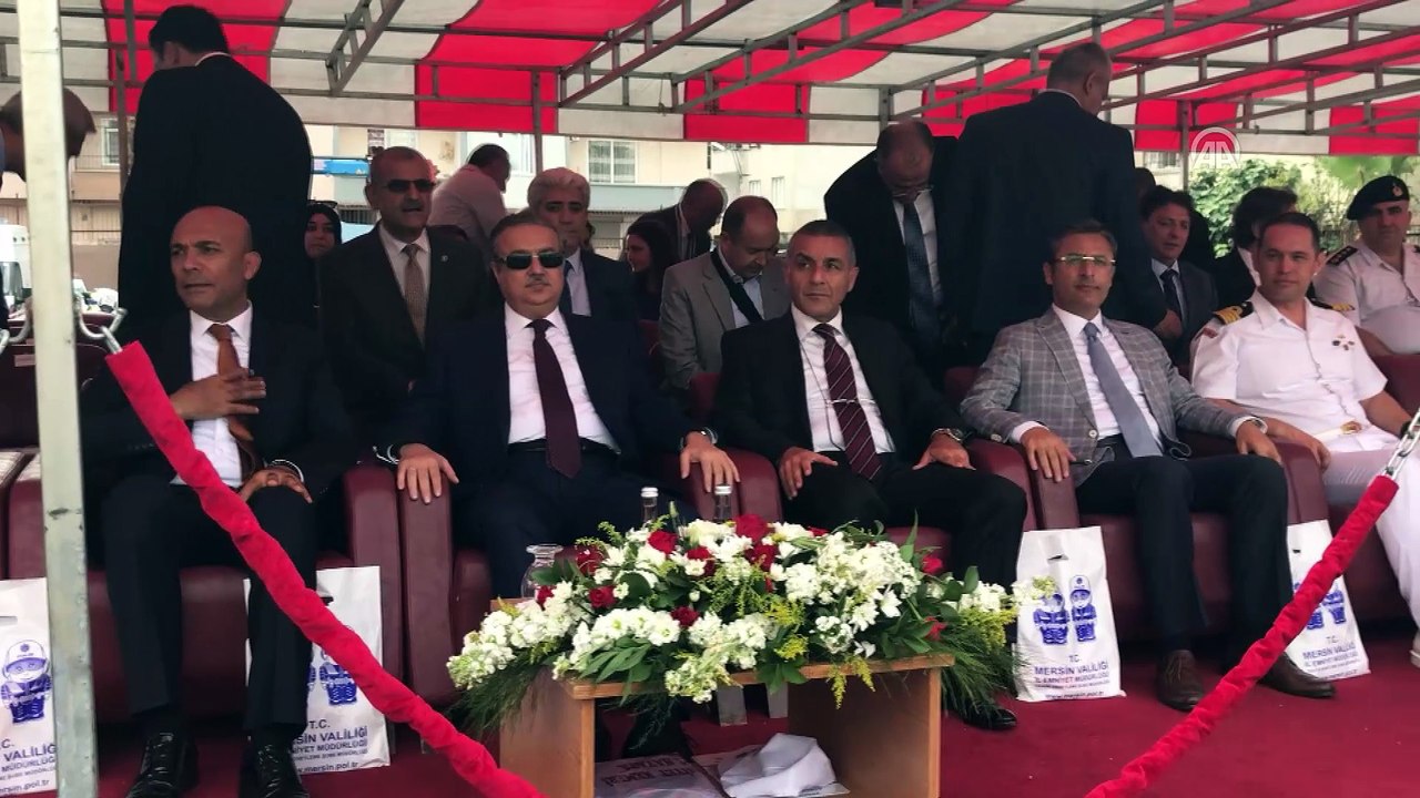 Poşetten trafik levhasıyla büyüklere mesaj verdiler - MERSİN
