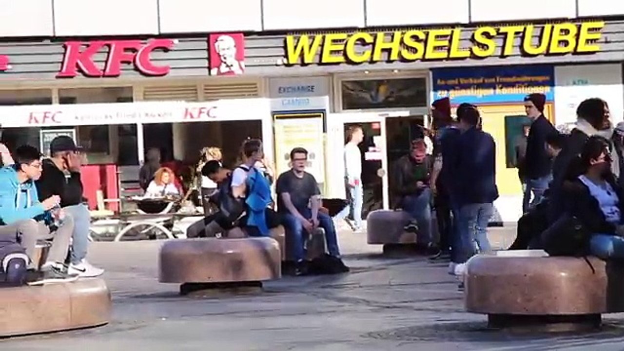Yo Oli wird geschlagen