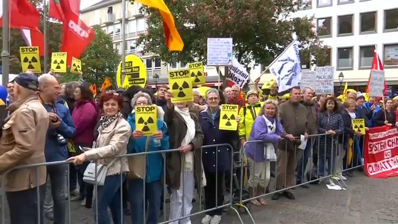 Macron bekommt Karlspreis und wird von Atomkraftgegnern empfangen
