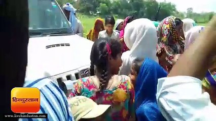 कुशीनगर में महिलाओं ने पीडी के वाहन को घेरा, विरोध देख वापस लौटे अफसर