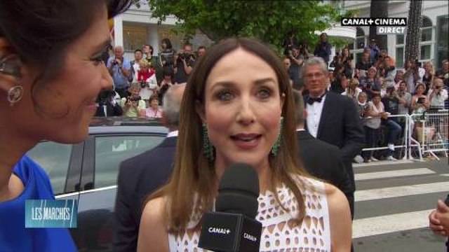 Elsa Zylberstein aux micros de Laurie Cholewa et Laurent Weil - Cannes 2018