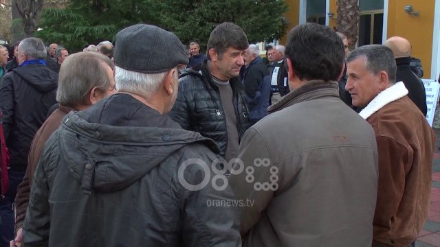 Ora News - Naftëtarët sërish në protestë, nesër nisen drejt Tiranës