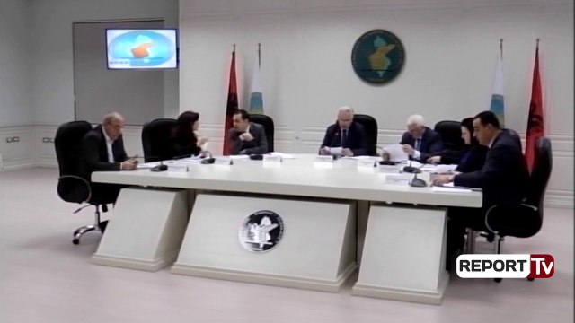 Report TV - KQZ i jep mandatin dy deputetëve të rinj në vend të Rakipit dhe Rehovicës