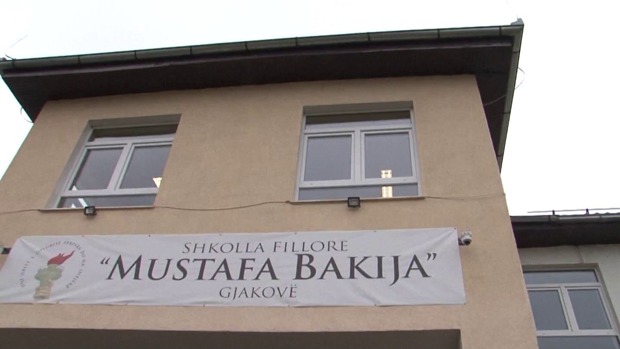 Kryetari Ardian Gjini uron të gjitha shkollat p...