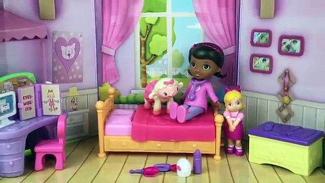 LA DOCTORA JUGUETES EN LA HABITACION DE RISAS Y ABRAZOS PEPPA PIG PLAY DOH