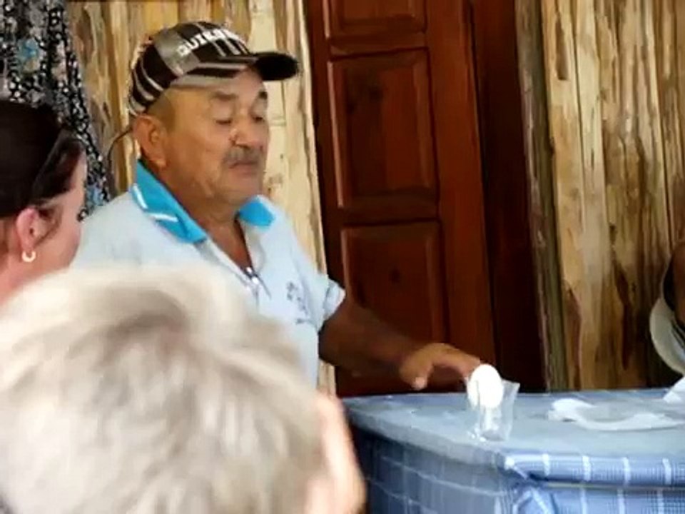 [ORIGINAL] Turkish man yelling  meow  at an egg