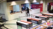 Report TV siguron videon nga brenda të grabitjes te Hipoteka në Tiranë