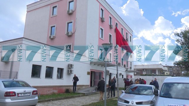 RREZOHET KERKESA E ROVENA GASHIT - News, Lajme - Kanali 15