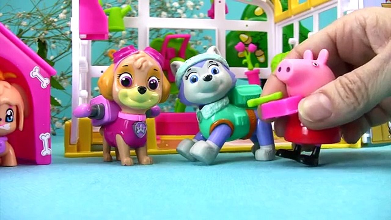 PEPPA PIG DEVORADA POR LA PLANTA CARNIVORA! PATRULLA CANINA AL RESCATE! | Casita de Juguete PinyPon