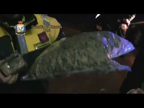 Ora News - Itali, sekuestrohen 800 kg marijuanë me vlerë 4 mln euro, 2 shqiptarë të arrestuar