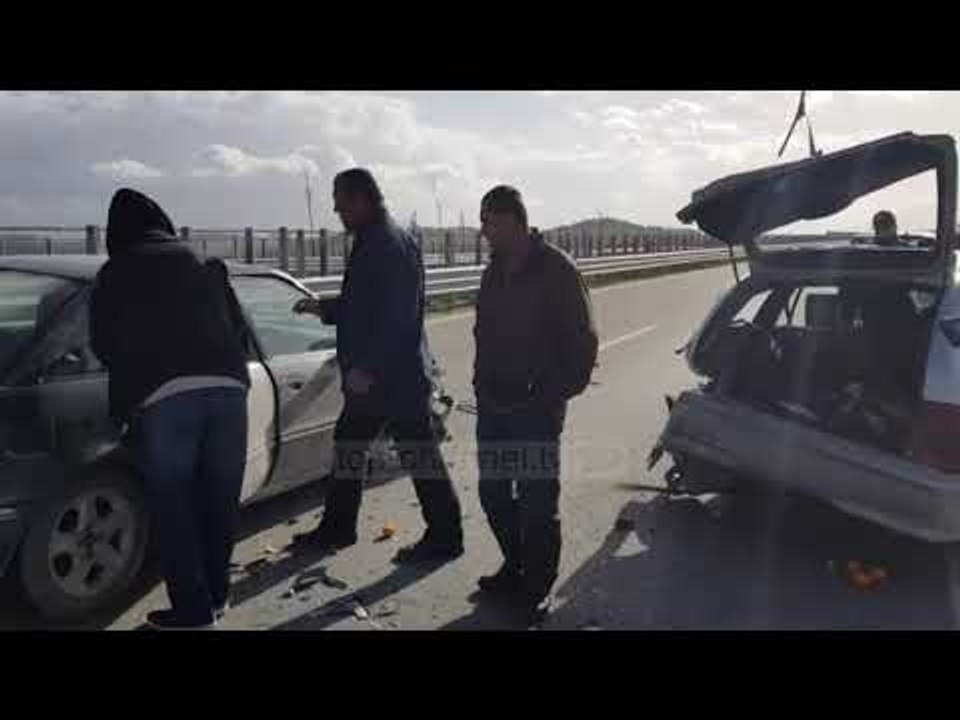 Pa Koment /  Aksident në aksin Levan-Vlorë - Top Channel Albania - News - Lajme