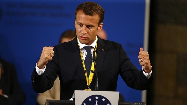 Макрон получил премию им. Карла Великого
