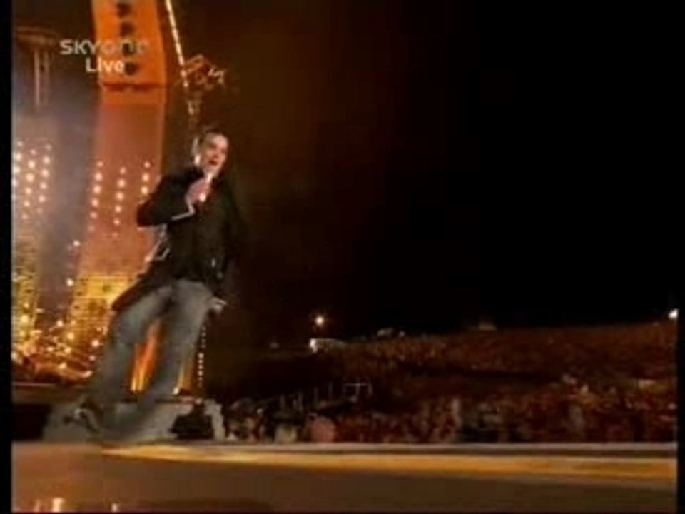Robbie Williams - caduta in concerto
