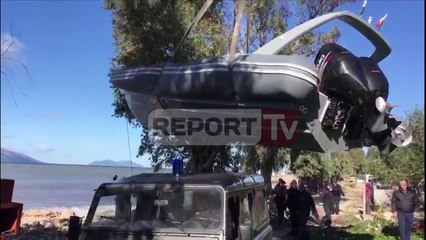 Report TV - Rradhimë, gomonia 9 metra e gjatë gjendet e braktisur, dyshime për trafik droge